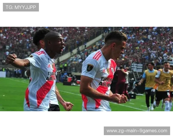 弗拉门戈中场抢断后直推